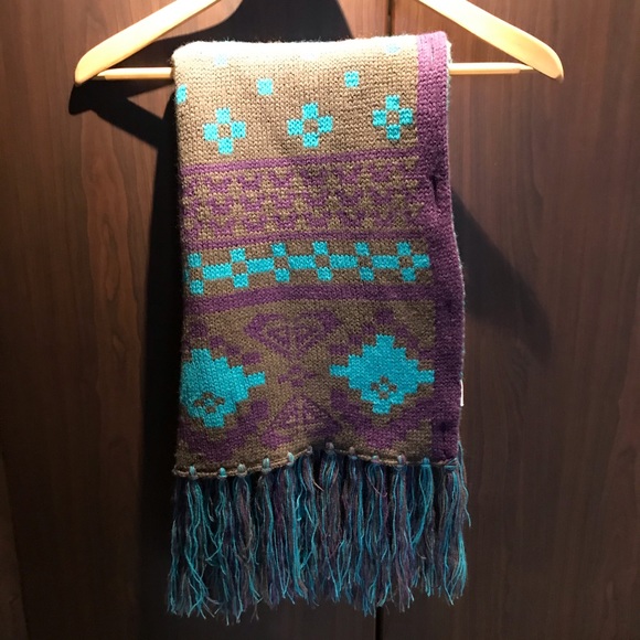 Shawl wrap with buttons - Picture 7 of 7